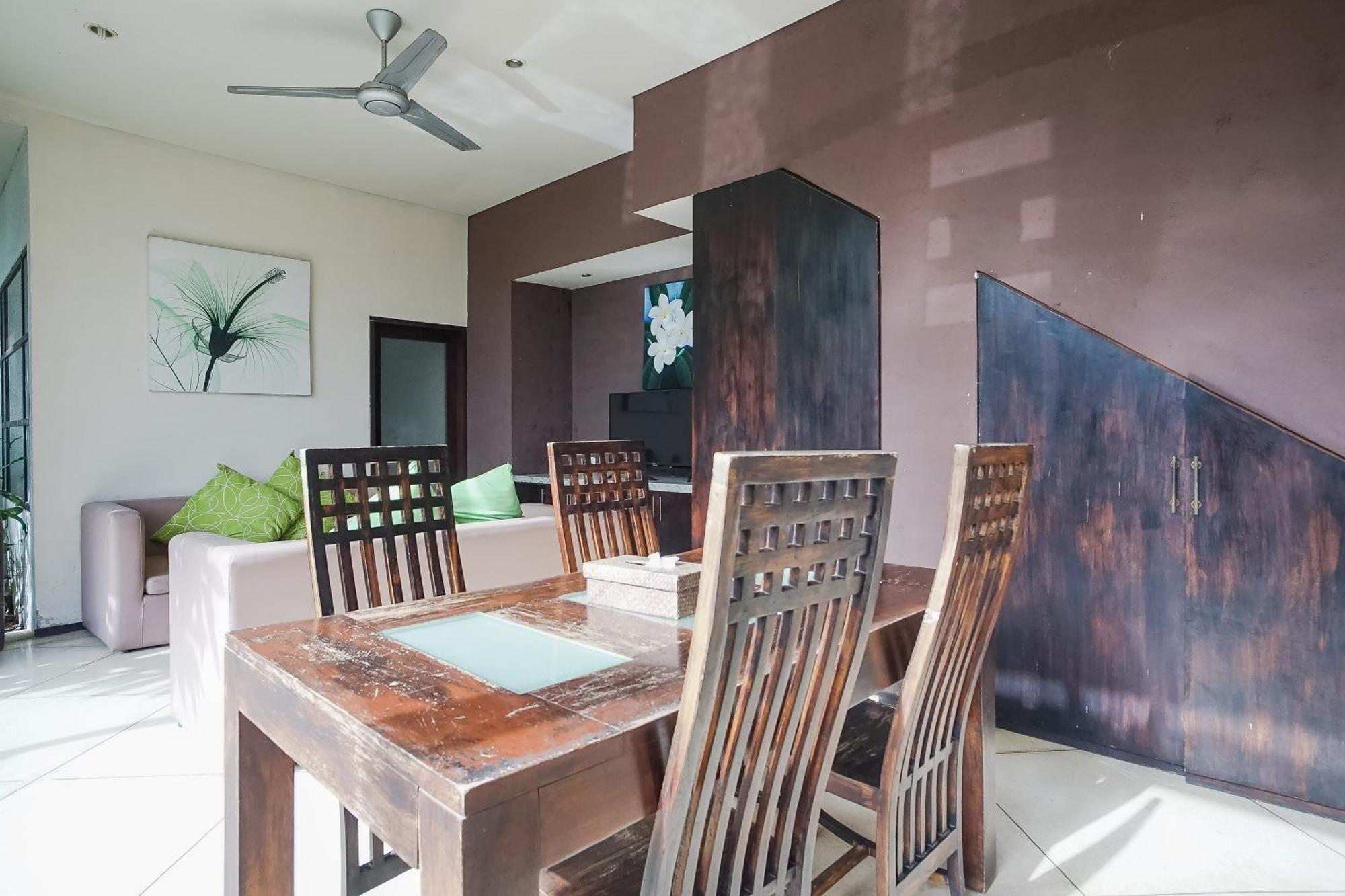 Queen Rose Villa & Spa Jimbaran  Exterior photo