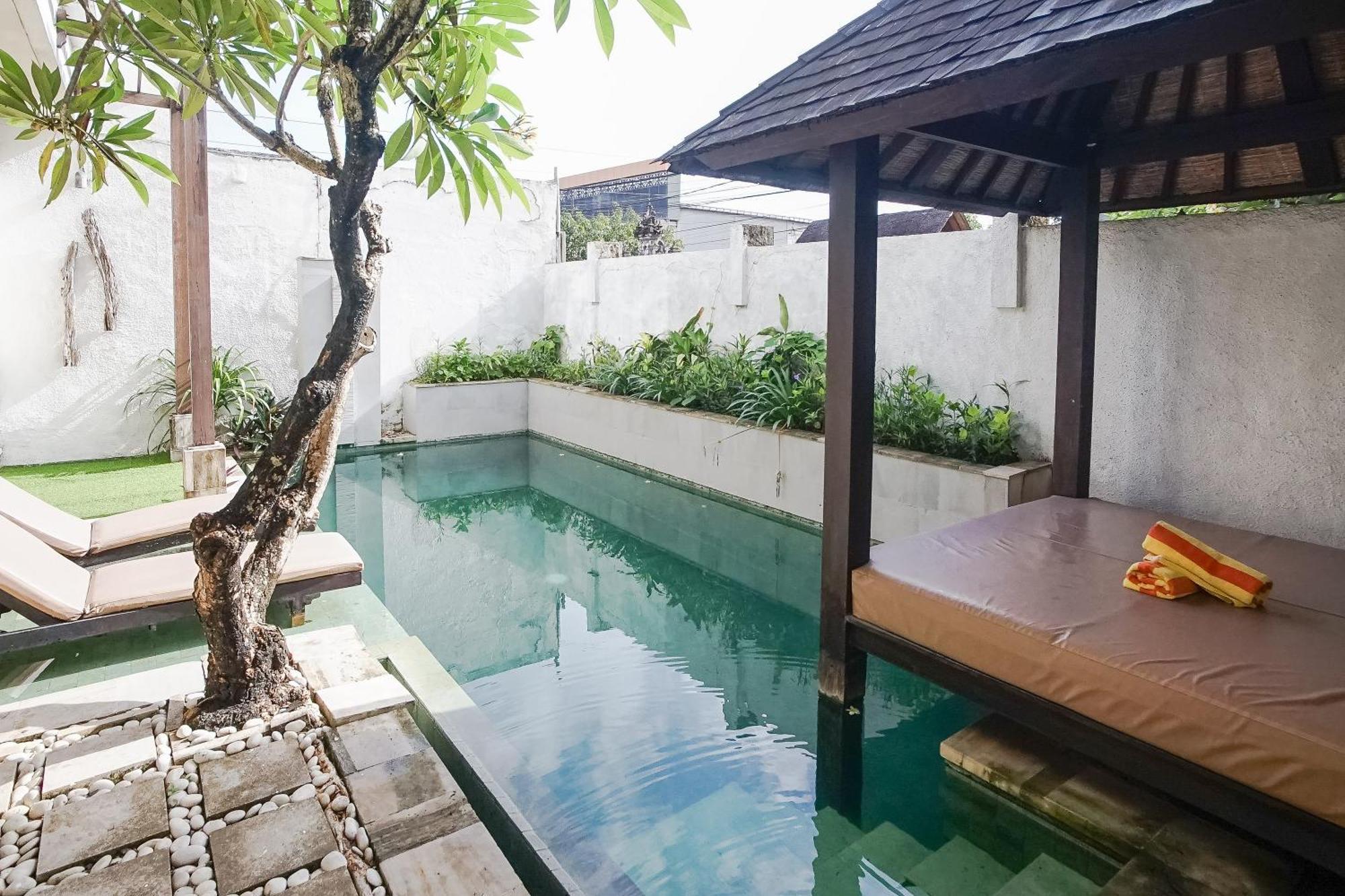 Queen Rose Villa & Spa Jimbaran  Exterior photo