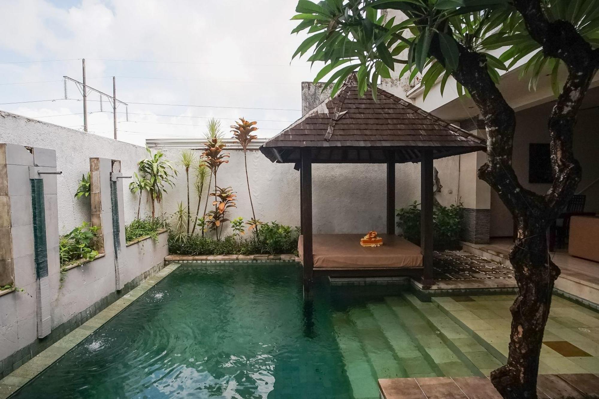 Queen Rose Villa & Spa Jimbaran  Exterior photo