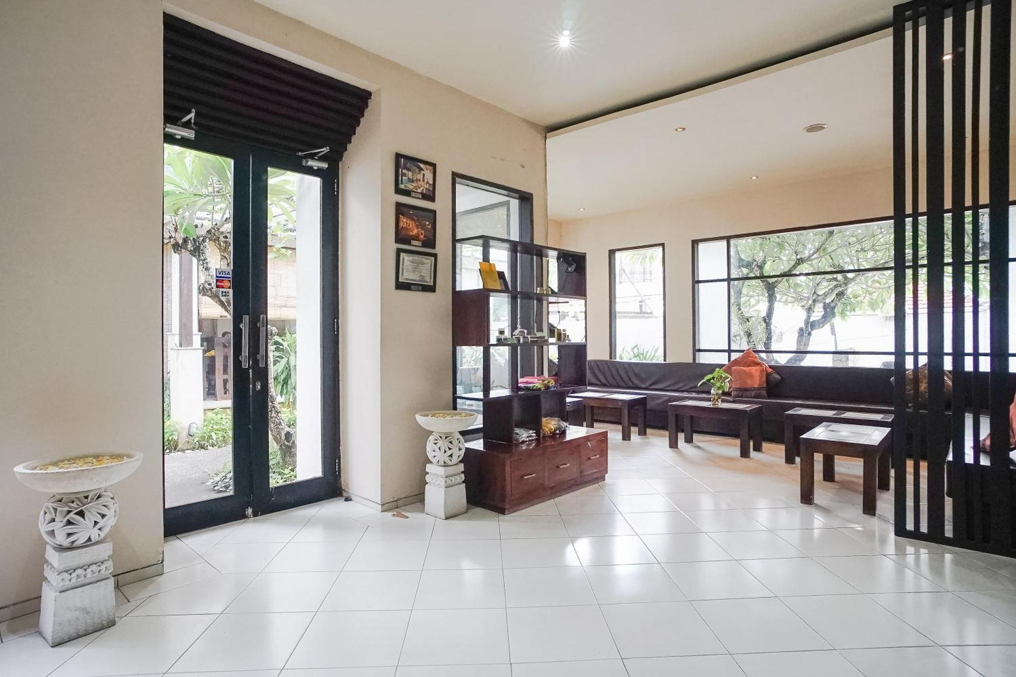 Queen Rose Villa & Spa Jimbaran  Exterior photo