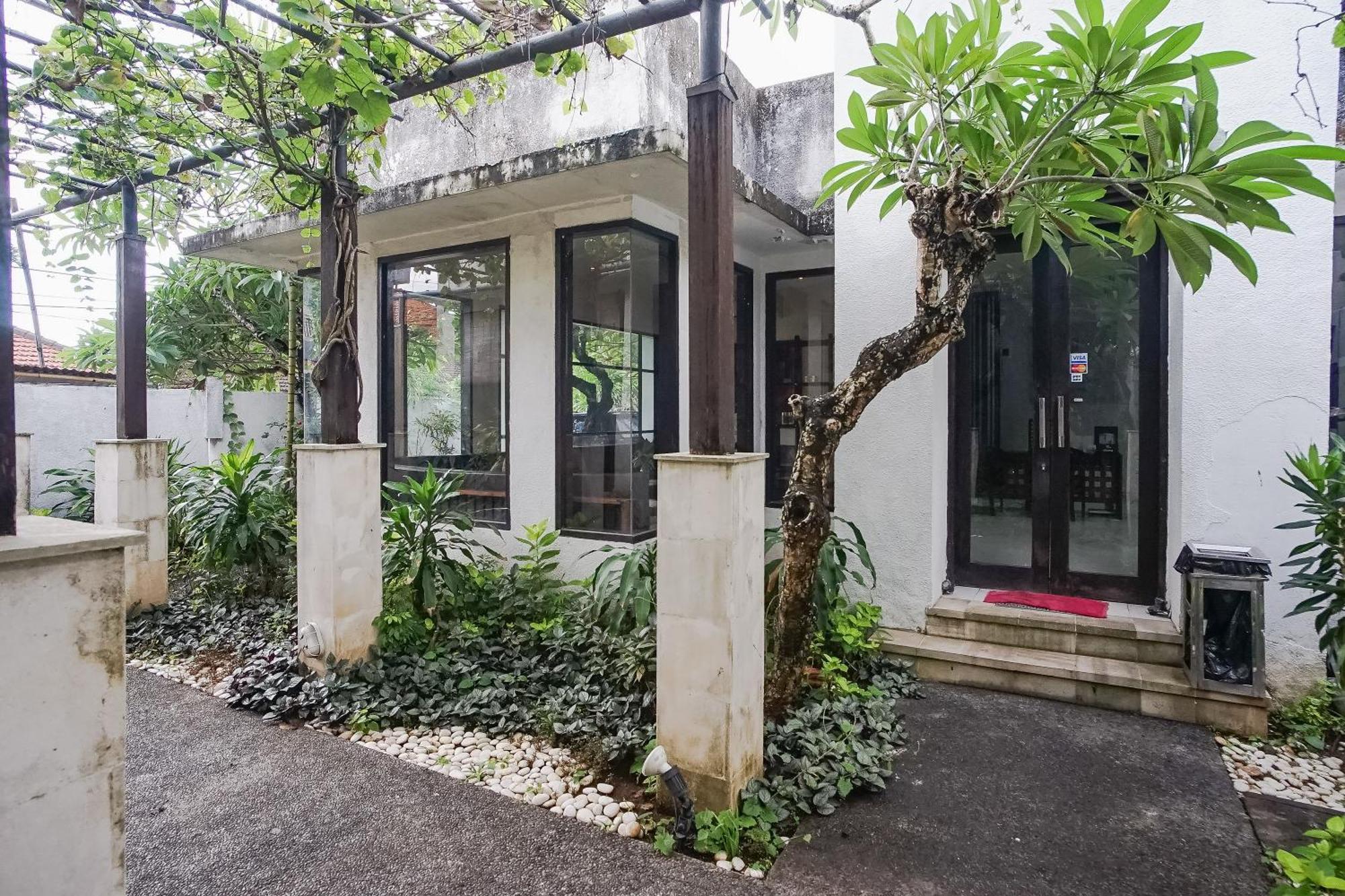 Queen Rose Villa & Spa Jimbaran  Exterior photo