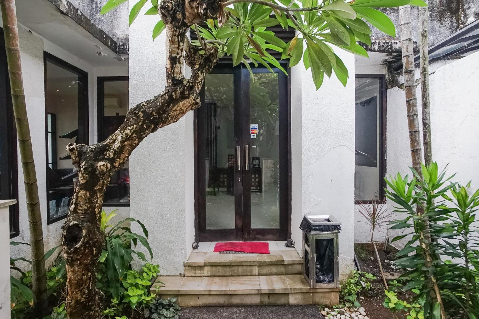Queen Rose Villa & Spa Jimbaran  Exterior photo