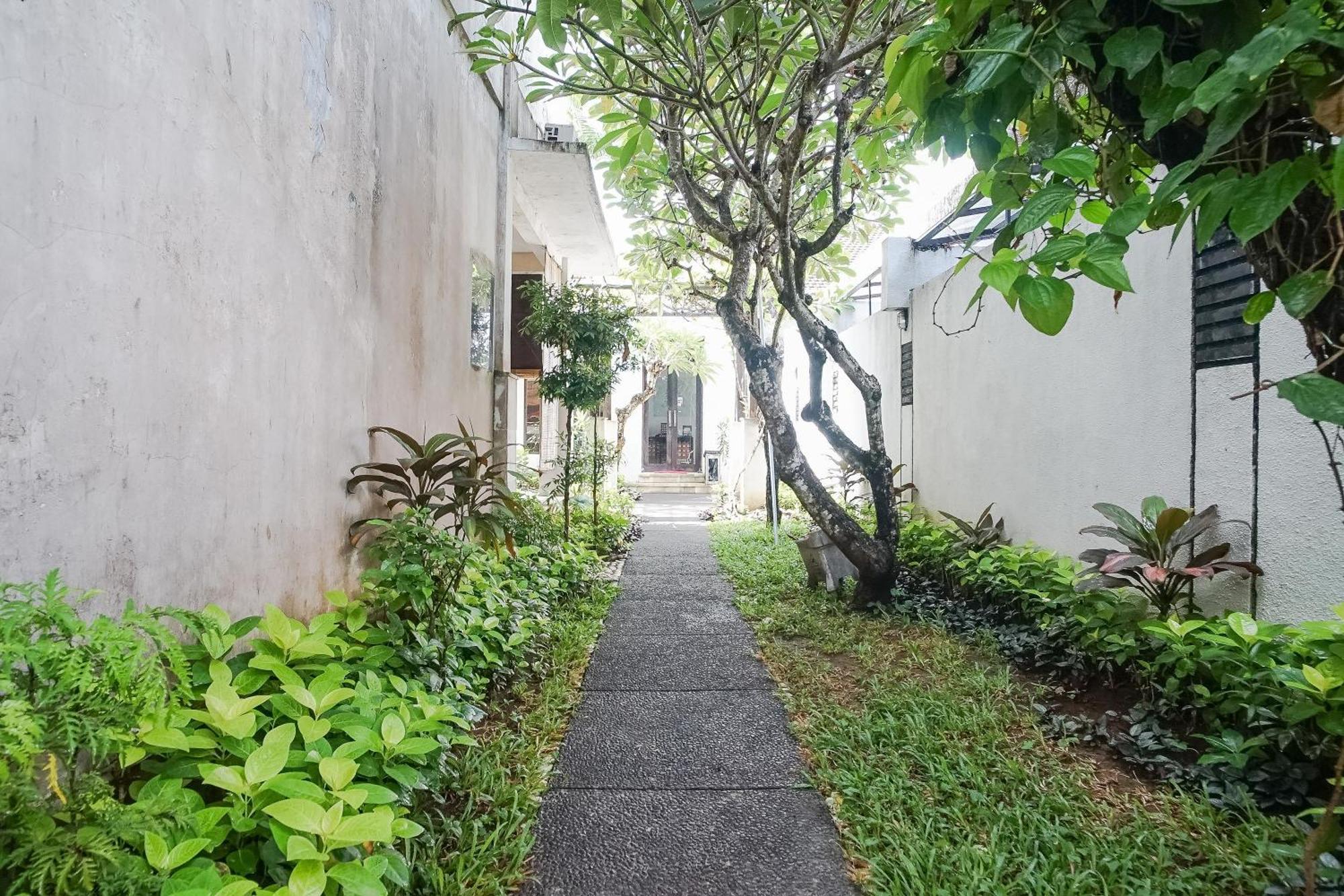 Queen Rose Villa & Spa Jimbaran  Exterior photo